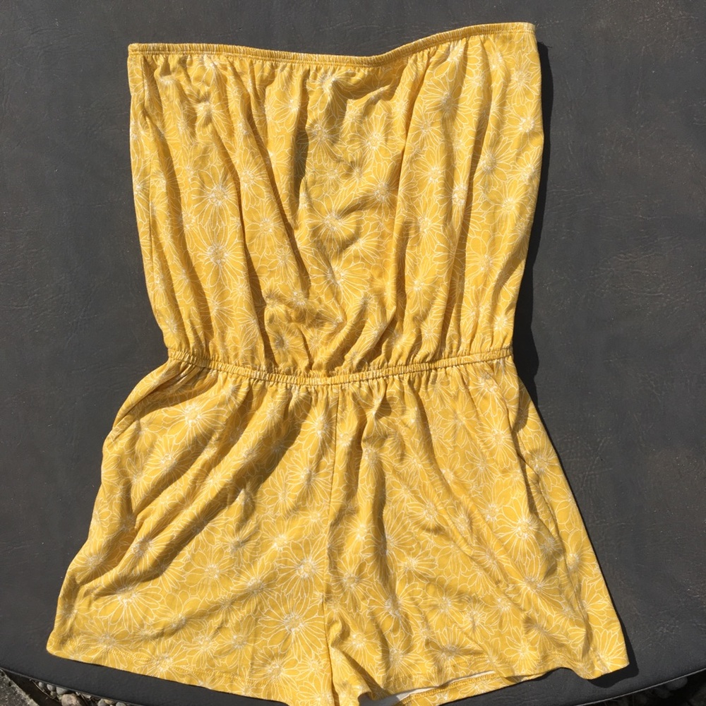 - Forever 21 Tube Top Daisy Romper